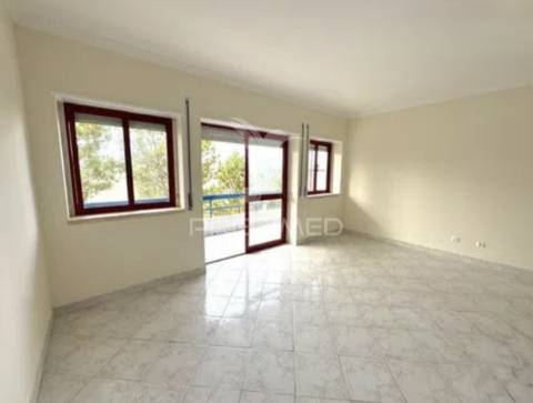 Apartamento t1 com parqueamento – acesso direto à praia do magoito