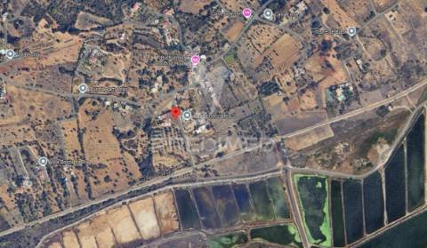 Ruína com terreno junto da ria formosa