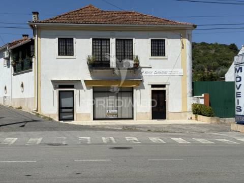 Loja para arrendar no centro de pernes