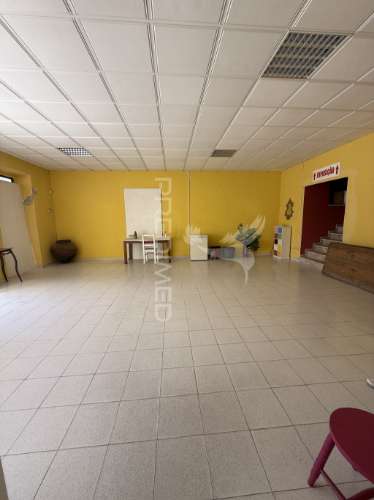 Loja para arrendar no centro de pernes