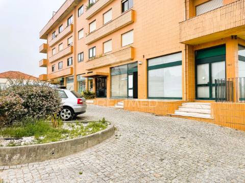 Loja comercial em valadares – potencial para conversão em habitação t2