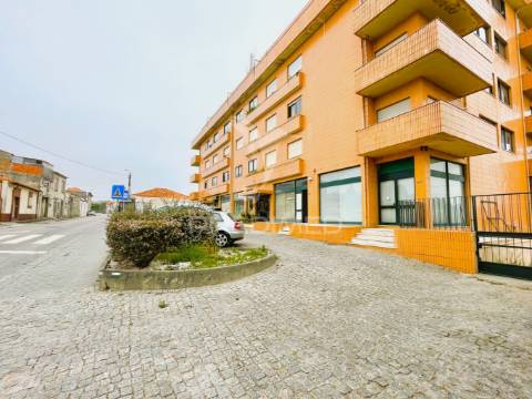 Loja comercial em valadares – potencial para conversão em habitação t2