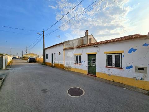 Moradia típica alentejana com terreno