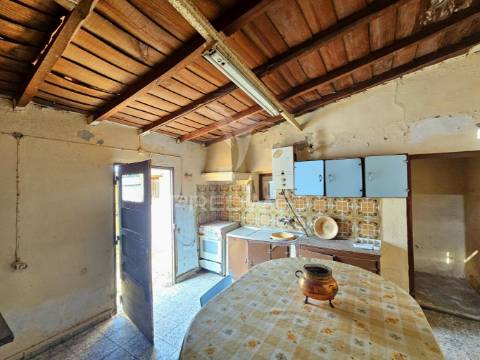 Moradia típica alentejana com terreno