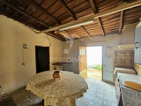 Moradia típica alentejana com terreno