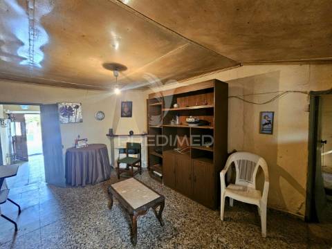 Moradia típica alentejana com terreno