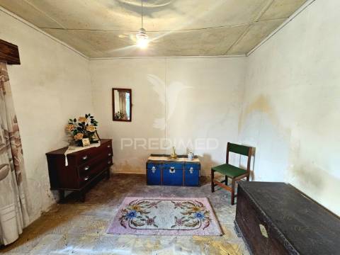 Moradia típica alentejana com terreno