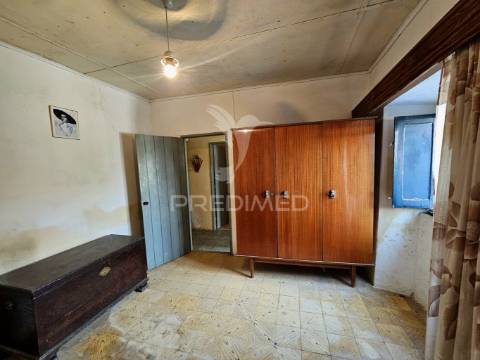 Moradia típica alentejana com terreno