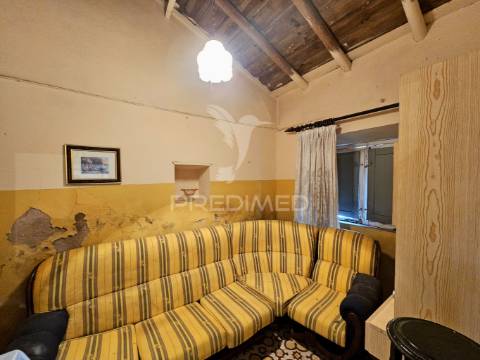 Moradia típica alentejana com terreno