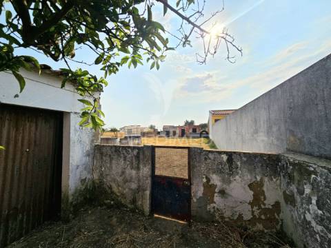 Moradia típica alentejana com terreno