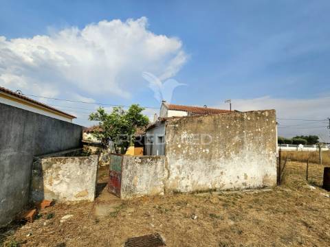 Moradia típica alentejana com terreno