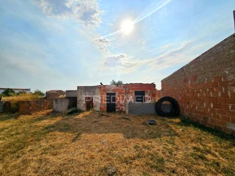 Moradia típica alentejana com terreno