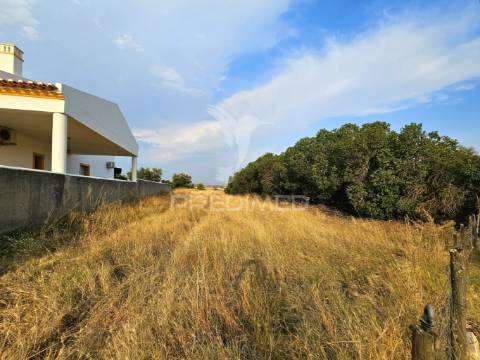 Moradia típica alentejana com terreno