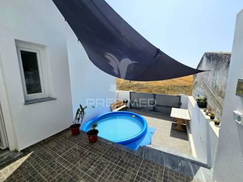 Moradia térrea totalmente renovada no penedo gordo, beja.