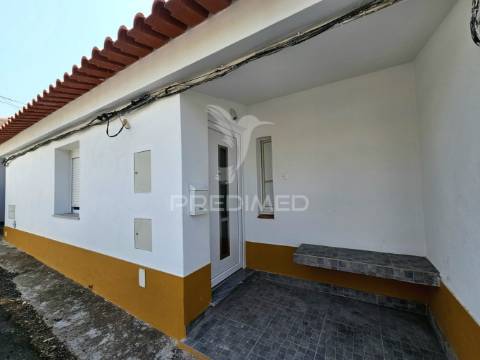 Moradia térrea totalmente renovada no penedo gordo, beja.