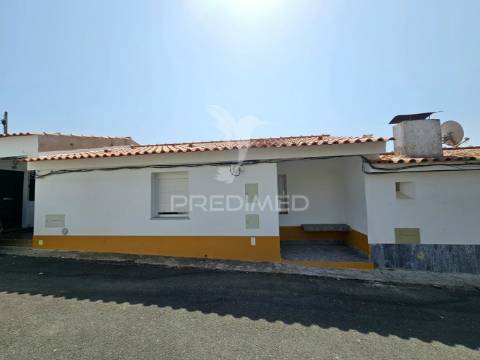 Moradia térrea totalmente renovada no penedo gordo, beja.
