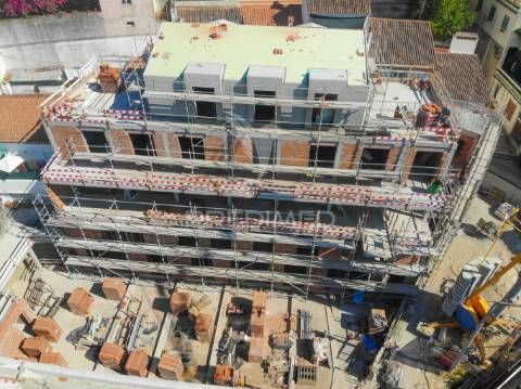 Apartamento em construção tipologia t3 duplex em condomínio fechado