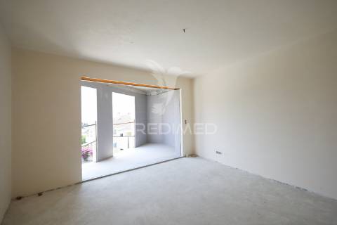 Apartamento t3 duplex de luxo em construção, condomínio fechado pátio marquês, centro de abrantes.