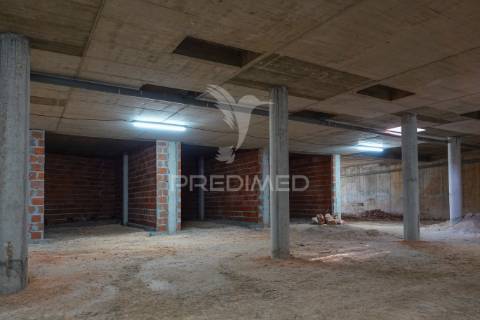 Apartamento t3 duplex de luxo em construção, condomínio fechado pátio marquês, centro de abrantes.