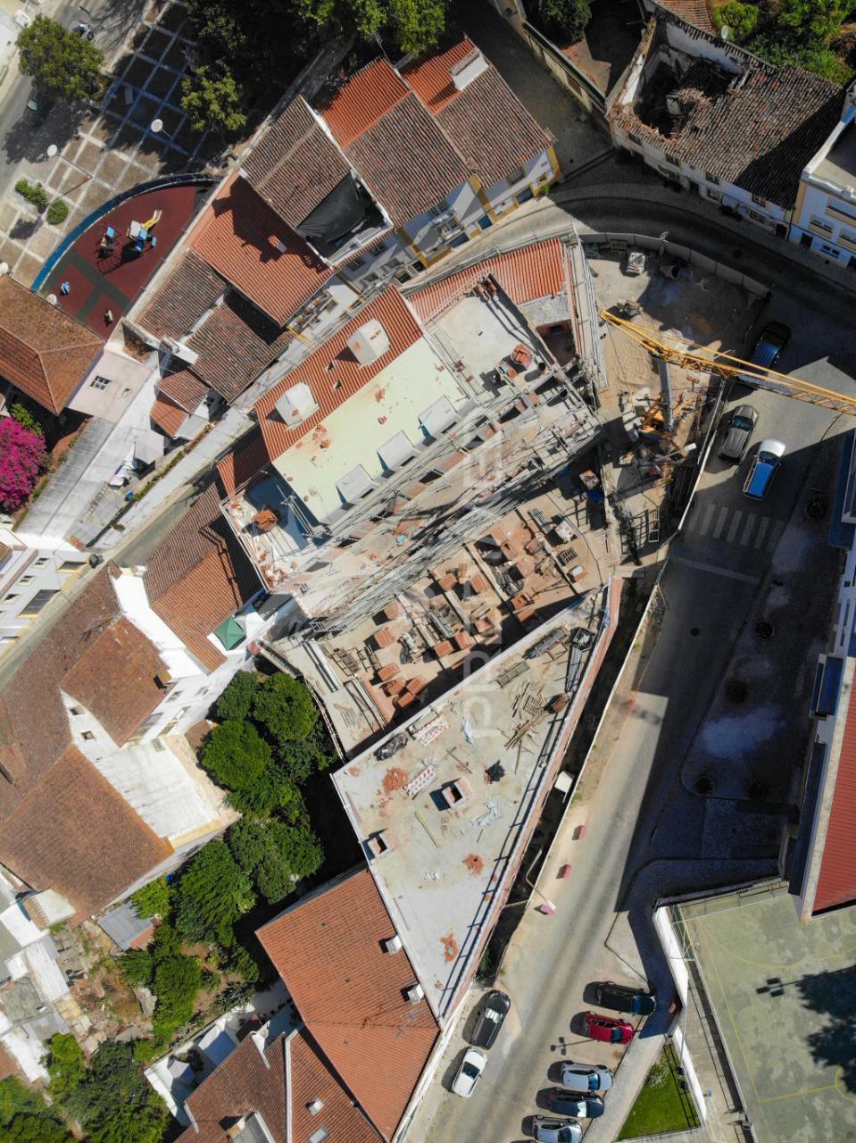 Apartamento em construção tipologia t4 duplex em condomínio fechado