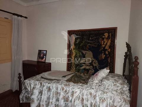 Moradia dividida em duas frações em vila boim, elvas – investimento e conforto