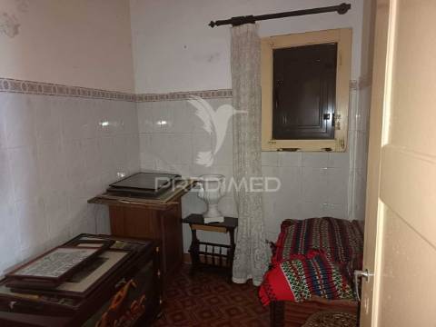 Moradia dividida em duas frações em vila boim, elvas – investimento e conforto