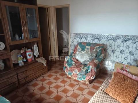 Moradia dividida em duas frações em vila boim, elvas – investimento e conforto