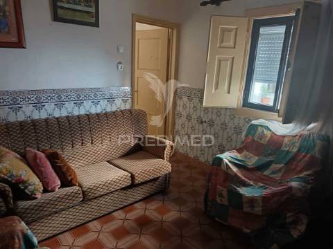 Moradia dividida em duas frações em vila boim, elvas – investimento e conforto