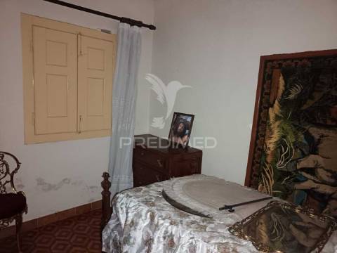 Moradia dividida em duas frações em vila boim, elvas – investimento e conforto