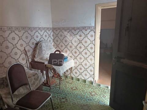 Moradia dividida em duas frações em vila boim, elvas – investimento e conforto