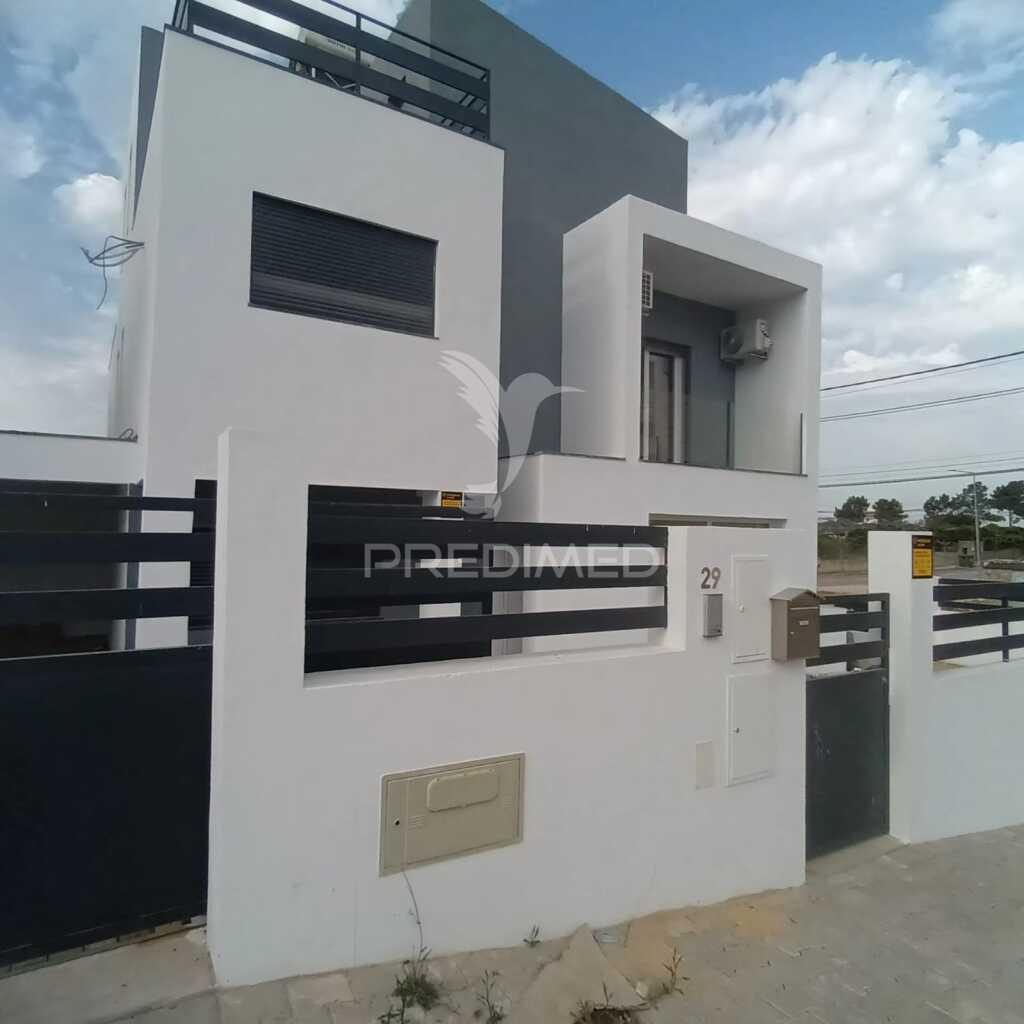 Moradia geminada t3 com piscina  fernão ferro