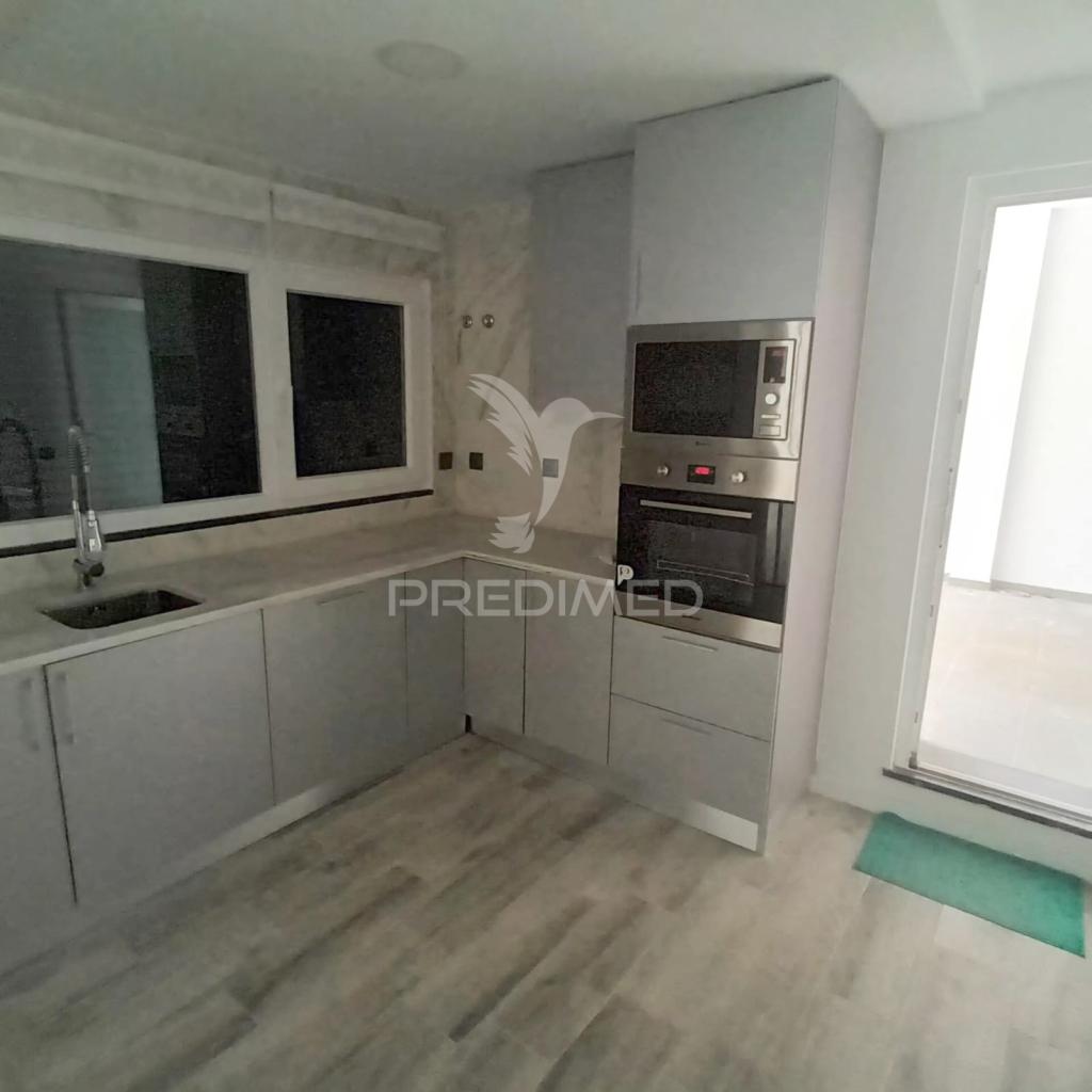 Moradia geminada t3 com piscina  fernão ferro