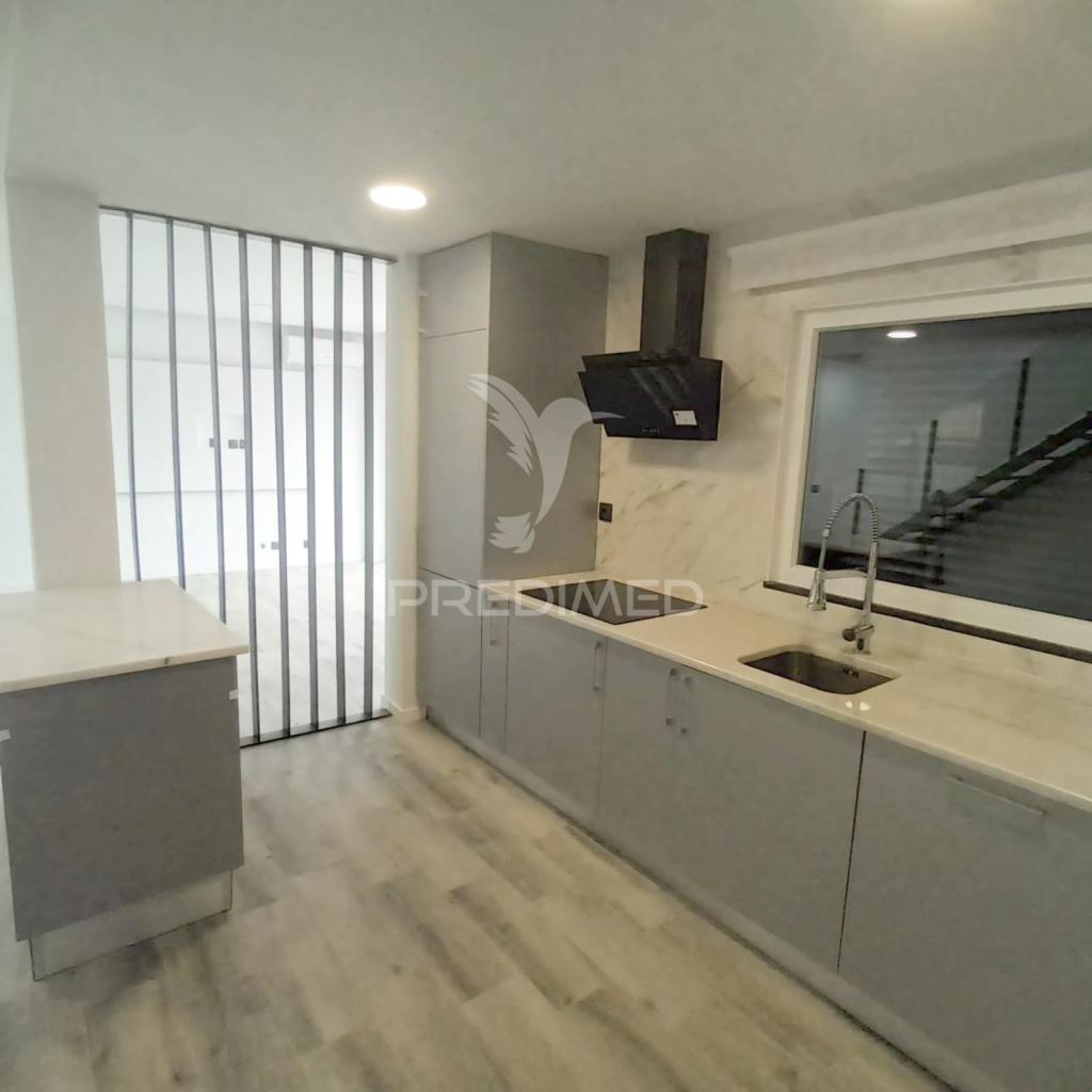 Moradia geminada t3 com piscina  fernão ferro