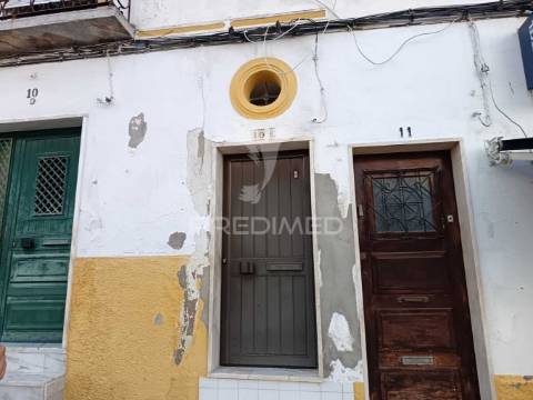 Apartamento no centro histórico de elvas com varanda e churrasqueira