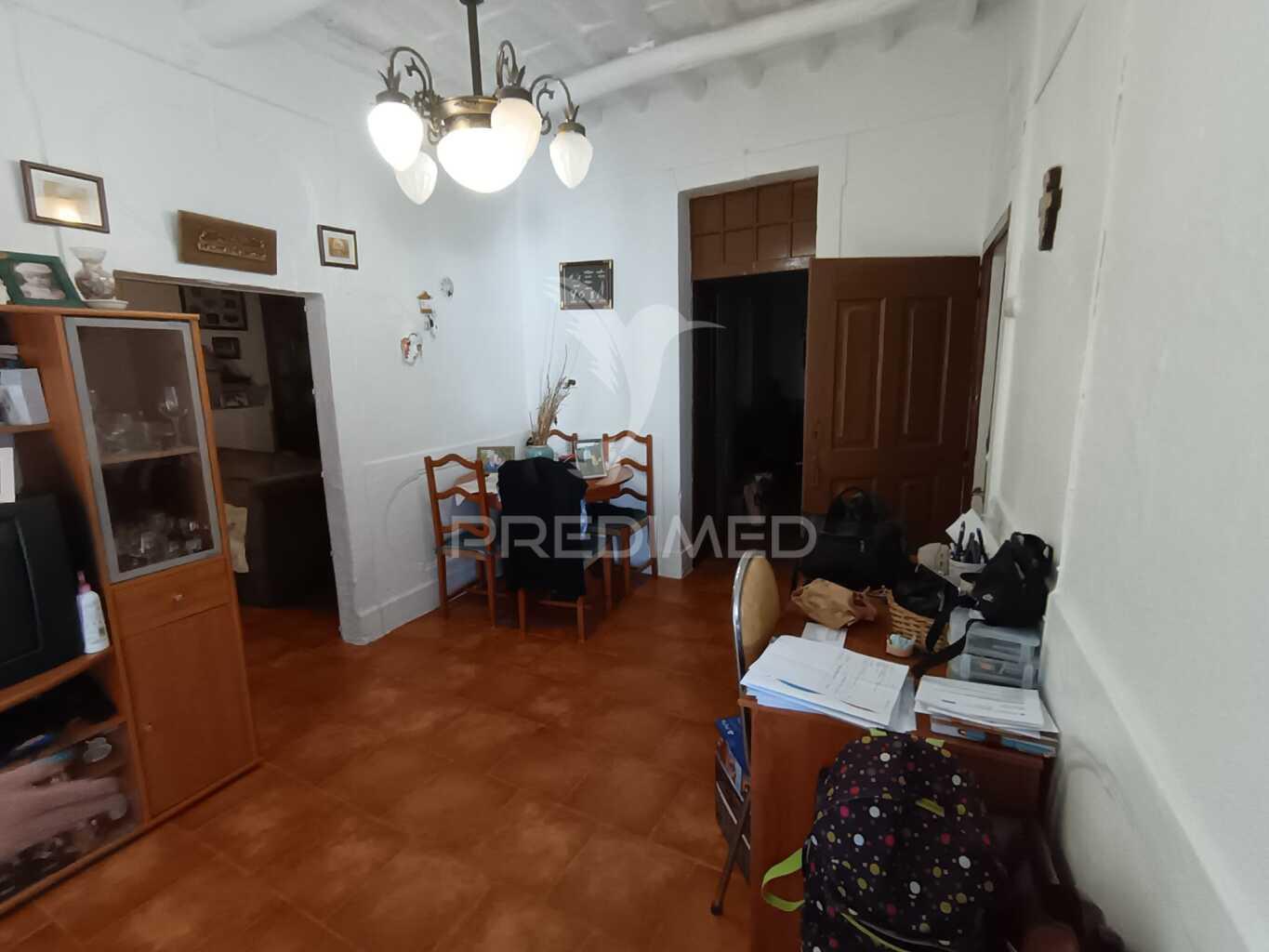 Apartamento no centro histórico de elvas com varanda e churrasqueira