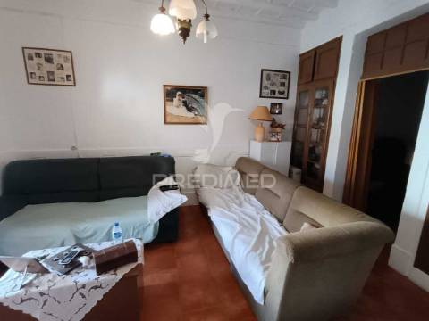 Apartamento no centro histórico de elvas com varanda e churrasqueira