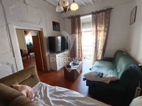 Apartamento no centro histórico de elvas com varanda e churrasqueira