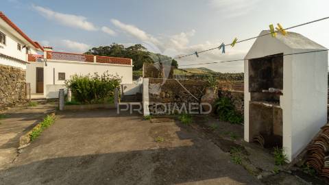 Moradia com ampla área