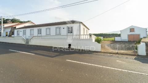 Moradia com ampla área