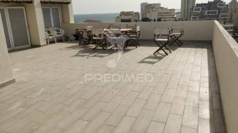 Penthouse com grandes vistas e terraços