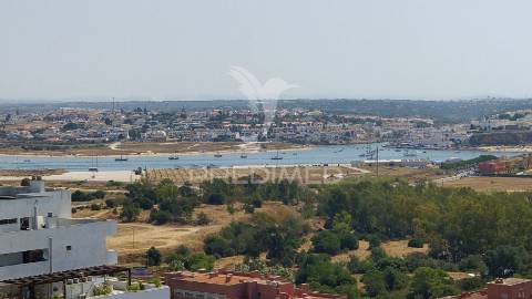 Penthouse com grandes vistas e terraços