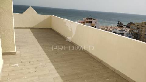 Penthouse com grandes vistas e terraços