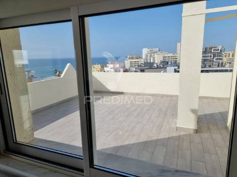 Penthouse com grandes vistas e terraços