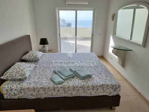 Penthouse com grandes vistas e terraços