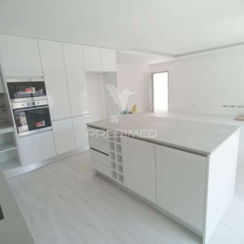 Moradia isolada t3 +1 térrea  fernão ferro