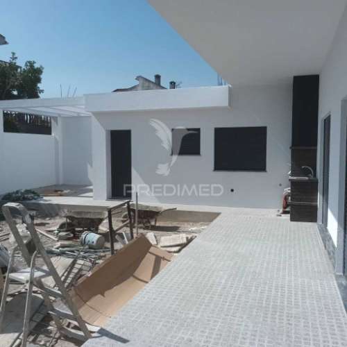 Moradia isolada t3 +1 térrea  fernão ferro