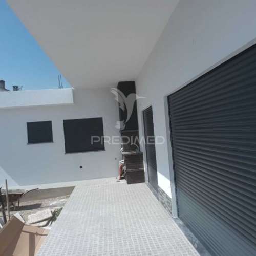 Moradia isolada t3 +1 térrea  fernão ferro