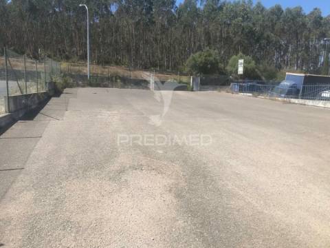 Armazém com terreno e escritórios em alenquer