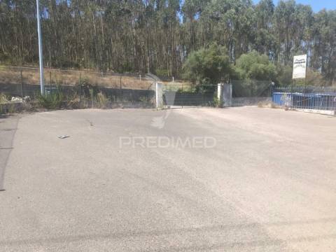 Armazém com terreno e escritórios em alenquer