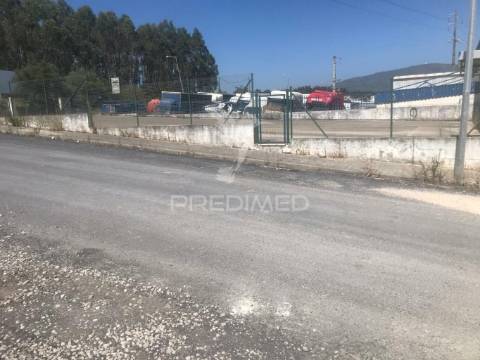 Armazém com terreno e escritórios em alenquer